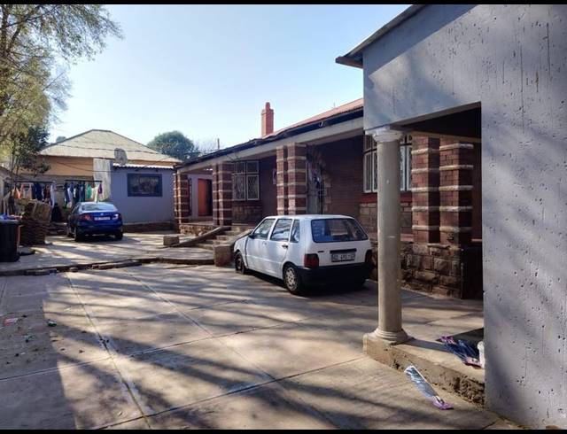 20 BEDROOM HOUSE FOR SALE IN JEPPESTOWN